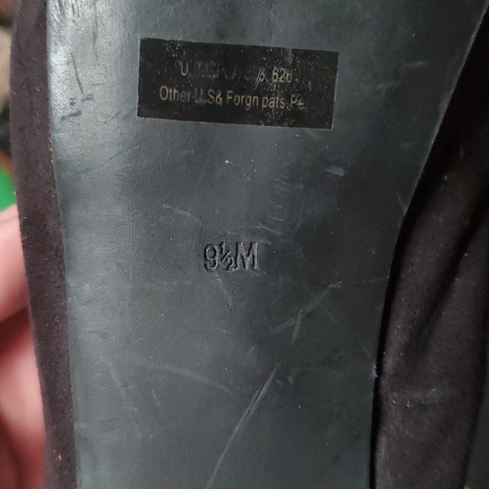 Guess Pumps - Picture 3 of 5